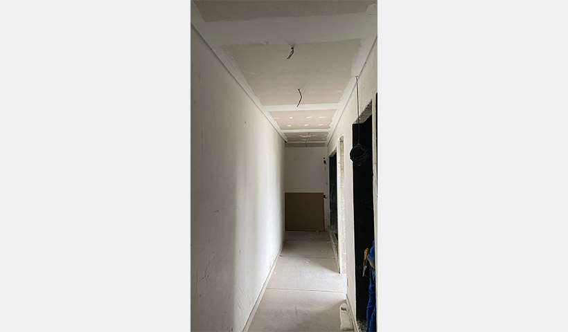 Instalação de forro no hall de serviço