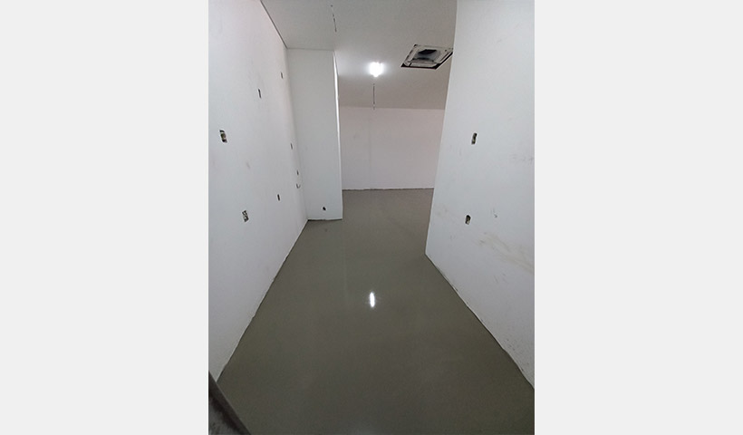 Preparação para instalação do piso vinílico na Brinquedoteca