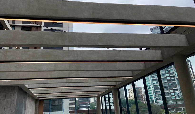 Luminárias da piscina coberta